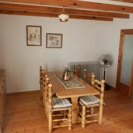 Cal Abel Apartment Gombren